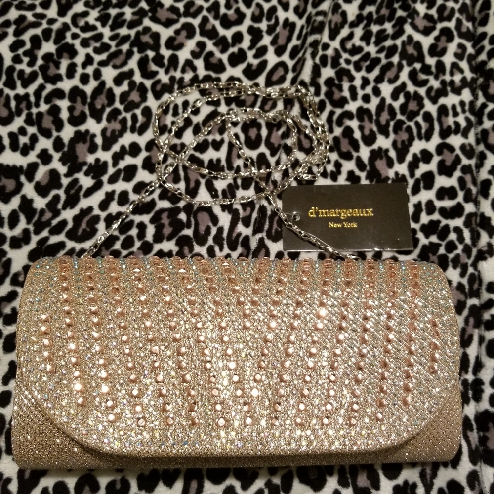 Crossbody bag with removable chain